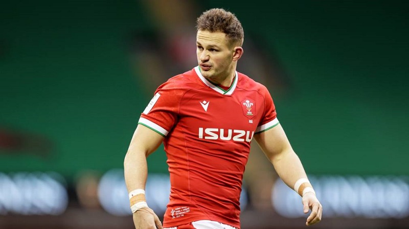 Wales winger retires at 27 to pursue medical career